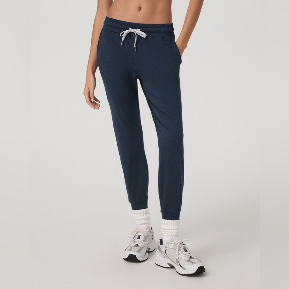 Vuori Performance Jogger in Midnight Heather sz M
